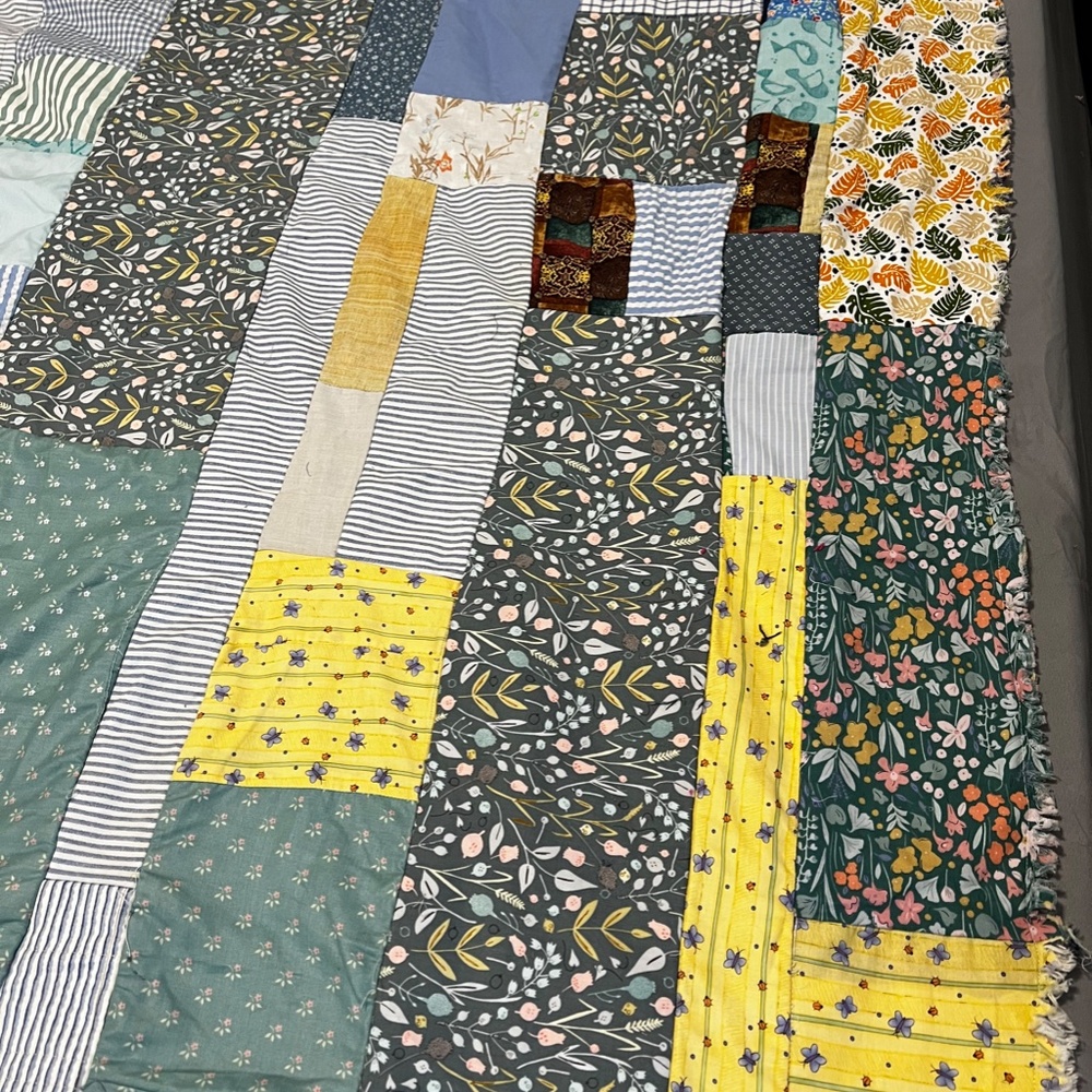 New Handmade Rag Quilt - Picture 5 of 6